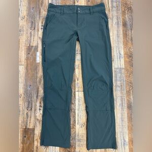 Columbia Women's Omni-Shield Roll Tab, Lightweight Hiking Pants, Size 6 Short